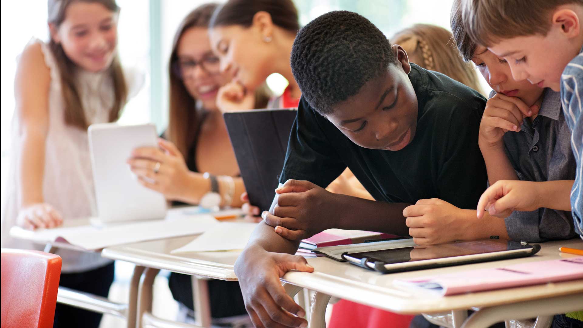 Should schools provide a laptop and Internet access for all students ...