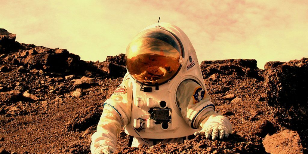 Astronaut_working_on_Mars
